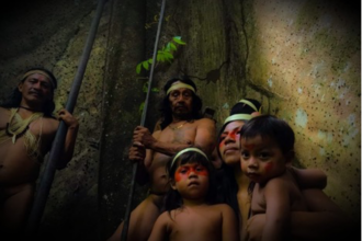 “We are Ome Yasuni.” Members of the Baihuaeri community of Bameno stand before a ceibo tree in their ancestral territory inside Yasuni National Park. Credit: photo courtesy of the Ome Yasuni association and Javier Awa Baihua.